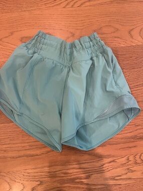 lululemon athletica Light Teal high waisted 2.5 inch hotty hots size 0
